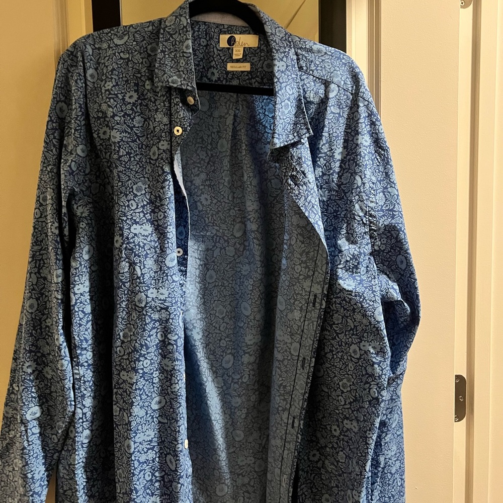 BODEN men’s long sleeved cotton blue flower print shirt.